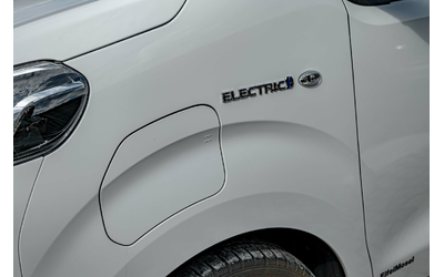 toyota-proace-city-verso-electro-tovaren-navigatsiya-klimatik - 3