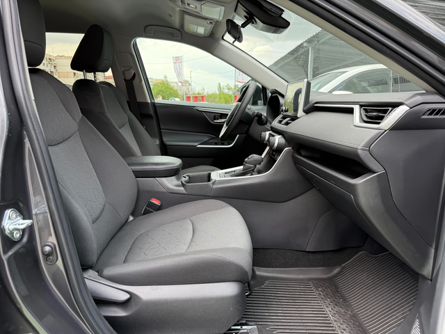 Toyota Rav4 XLE - автомобили, коли, обяви за нови и употребявани 7