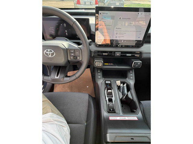 Toyota Rav4 2.5L 4cyl AWD - автомобили, коли, обяви за нови и употребявани 4