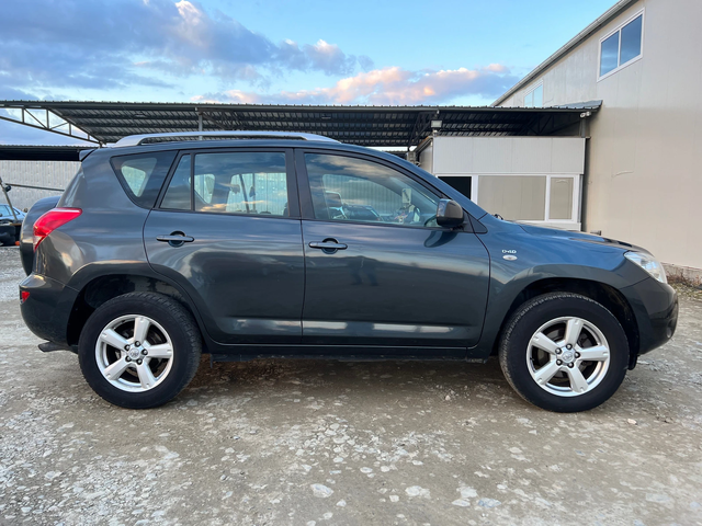 Toyota Rav4 2.2 D-4D 4X4 - автомобили, коли, обяви за нови и употребявани 3