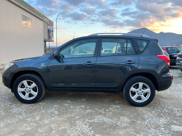 Toyota Rav4 2.2 D-4D 4X4 - автомобили, коли, обяви за нови и употребявани 7