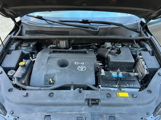 Toyota Rav4 2.2 D-4D 4X4 - автомобили, коли, обяви за нови и употребявани 8