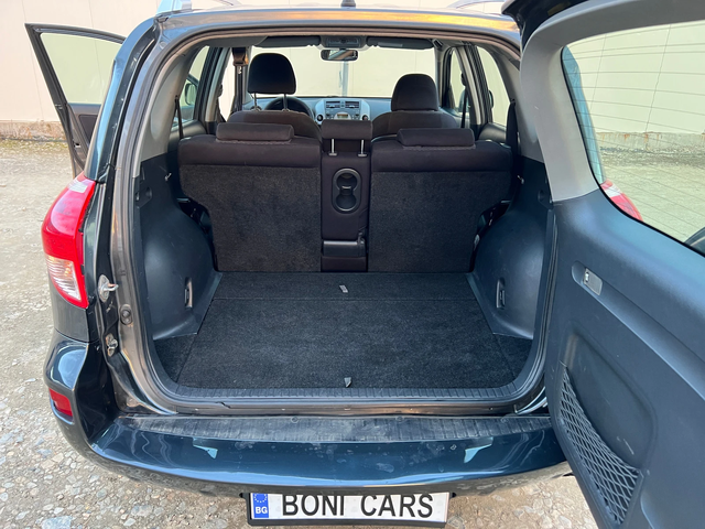 Toyota Rav4 2.2 D-4D 4X4 - автомобили, коли, обяви за нови и употребявани 9