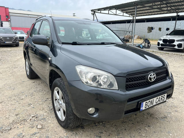 Toyota Rav4 2.2 D-4D 4x4 - автомобили, коли, обяви за нови и употребявани 2