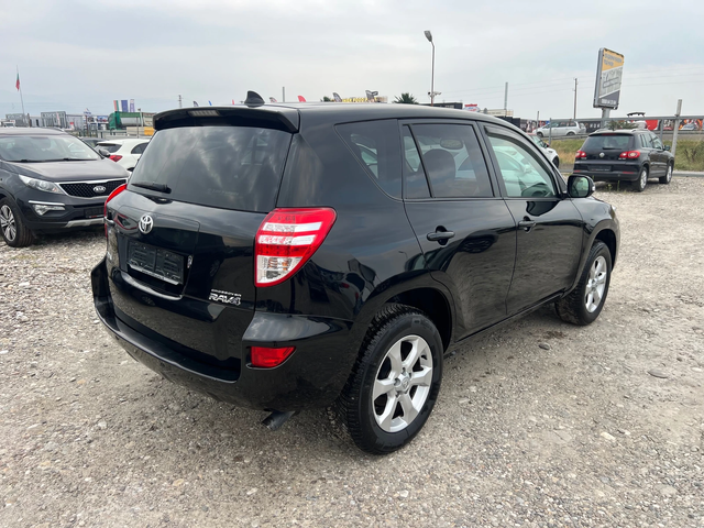 Toyota Rav4 2.2 D4D - автомобили, коли, обяви за нови и употребявани 4