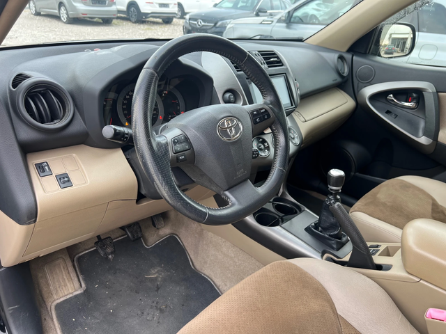 Toyota Rav4 2.2 D4D - автомобили, коли, обяви за нови и употребявани 9
