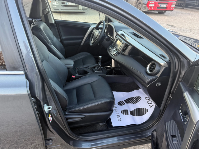 Toyota Rav4 2.2 D4D AWD - автомобили, коли, обяви за нови и употребявани 9