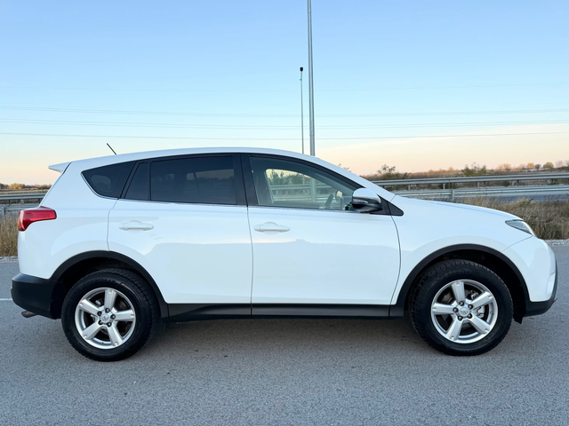 Toyota Rav4 2.0 D-4D / AWD 4X4 / AVTOPILOT / 186 000km !!! - автомобили, коли, обяви за нови и употребявани 4