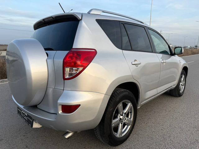 Toyota Rav4 2.2 D-4D / 4X4 / EXECUTIVE / KOJA / KEYLESS / NAVI - автомобили, коли, обяви за нови и употребявани 6