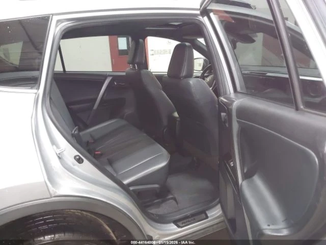 Toyota Rav4 SE - автомобили, коли, обяви за нови и употребявани 8