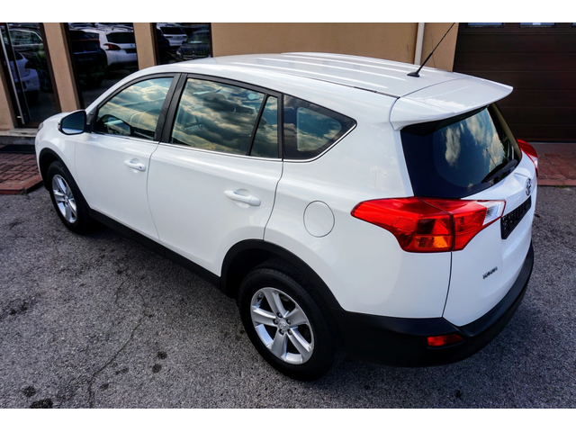 Toyota Rav4 2.0 D-4D ACTIVE - автомобили, коли, обяви за нови и употребявани 3