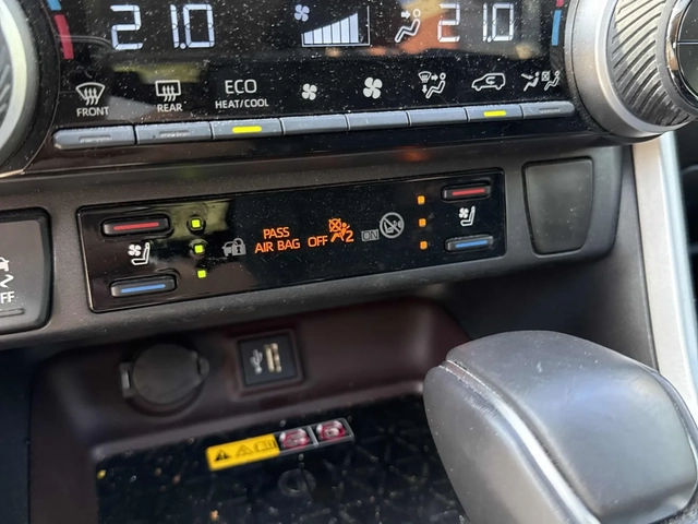 Toyota Rav4 Hybrid Limited * FULL * CARFAX - автомобили, коли, обяви за нови и употребявани 8