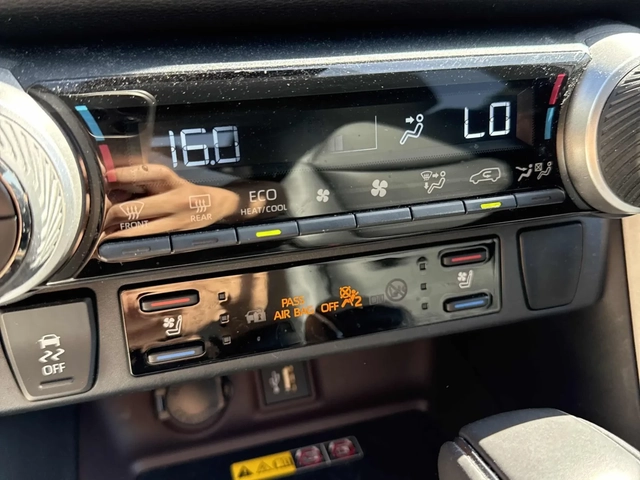 Toyota Rav4 Hybrid Limited * FULL * CARFAX - автомобили, коли, обяви за нови и употребявани 9