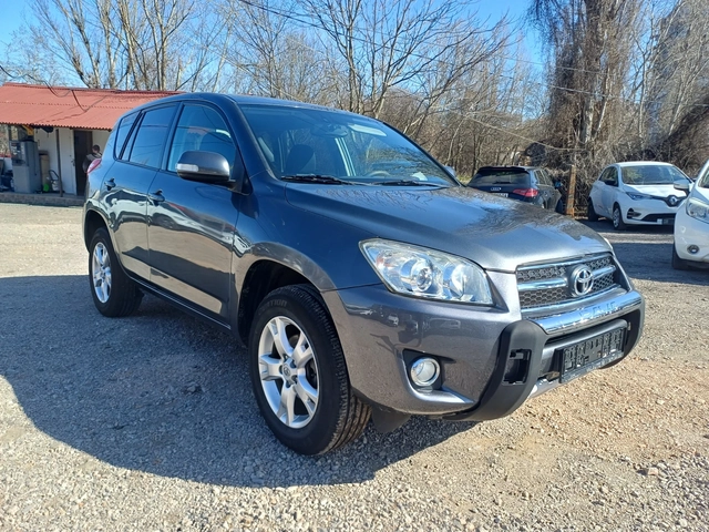 Toyota Rav4 2.2 D4D - автомобили, коли, обяви за нови и употребявани 2