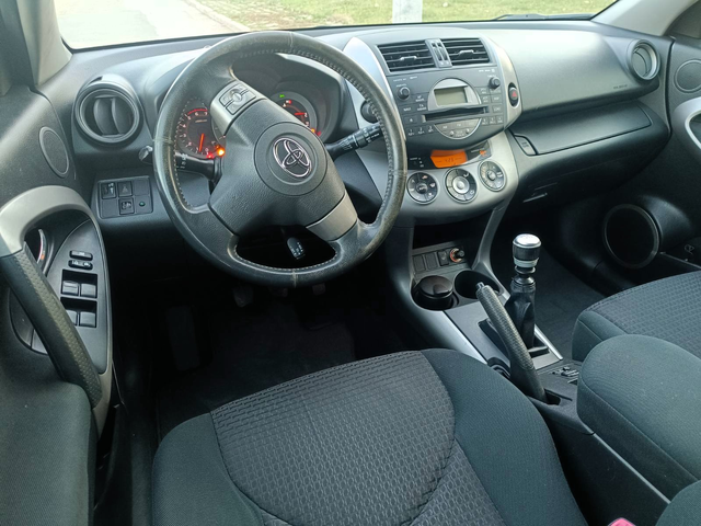Toyota Rav4 - автомобили, коли, обяви за нови и употребявани 13
