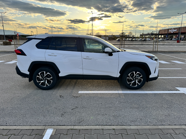 Toyota Rav4 AWD 2.5 DOHC Automatic 8 Speed Регистрирана - автомобили, коли, обяви за нови и употребявани 0