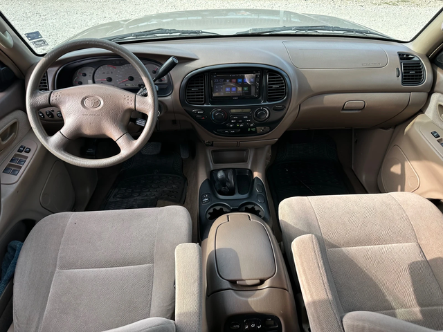 Toyota Sequoia 4.7i ГАЗ - автомобили, коли, обяви за нови и употребявани 9