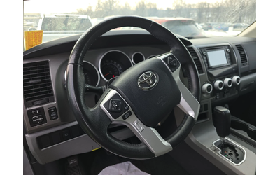 Toyota Sequoia SR5 - автомобили, коли, обяви за нови и употребявани 10