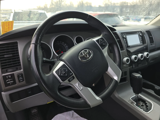 Toyota Sequoia SR5 - автомобили, коли, обяви за нови и употребявани 10