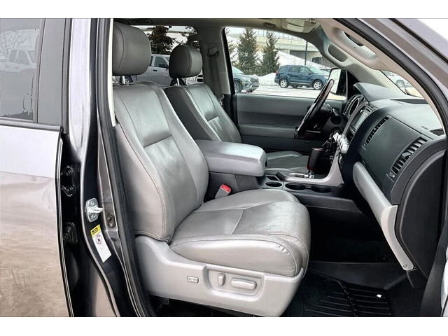 Toyota Sequoia PLATINUM* 5.7* V8* ПОДГРЕВ* КАМЕРА* КЕЙЛЕС - автомобили, коли, обяви за нови и употребявани 13