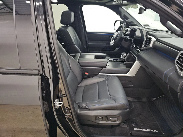 Toyota Sequoia Platinum 4x4* Pano* HuD - автомобили, коли, обяви за нови и употребявани 6