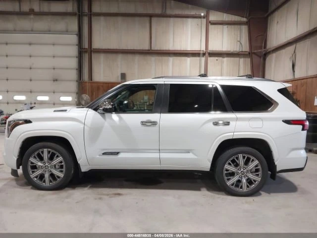 Toyota Sequoia SR5 4WD (Natl) - автомобили, коли, обяви за нови и употребявани 2