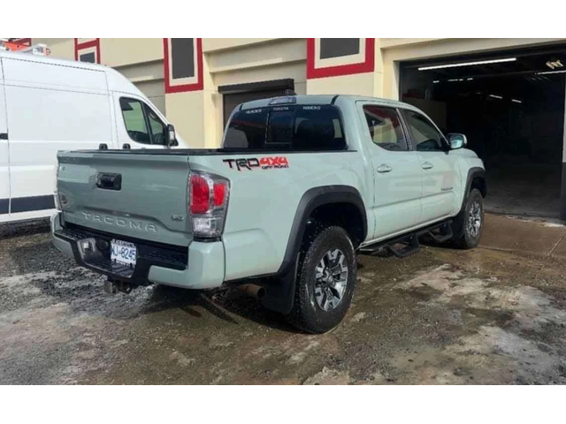 Toyota Tacoma * 4x4 Double Cab SB * CARFAX * БЕЗ ИНЦИДЕНТИ - автомобили, коли, обяви за нови и употребявани 3