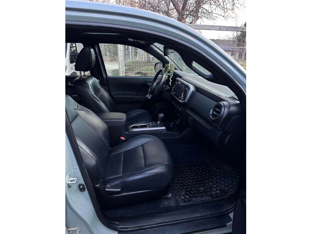 Toyota Tacoma * 4x4 Double Cab SB * CARFAX * БЕЗ ИНЦИДЕНТИ - автомобили, коли, обяви за нови и употребявани 4