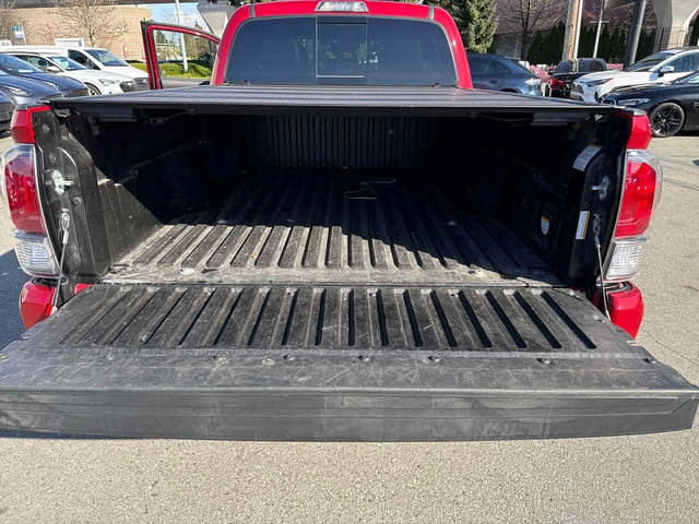Toyota Tacoma * 4x4 Double Cab Auto* KEYLESS* - автомобили, коли, обяви за нови и употребявани 11