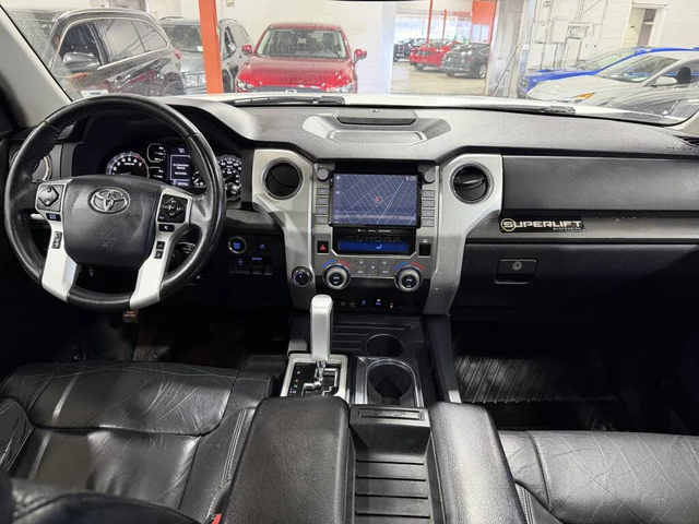 Toyota Tundra 5.7L V8 SR5 CREWMAX - автомобили, коли, обяви за нови и употребявани 5