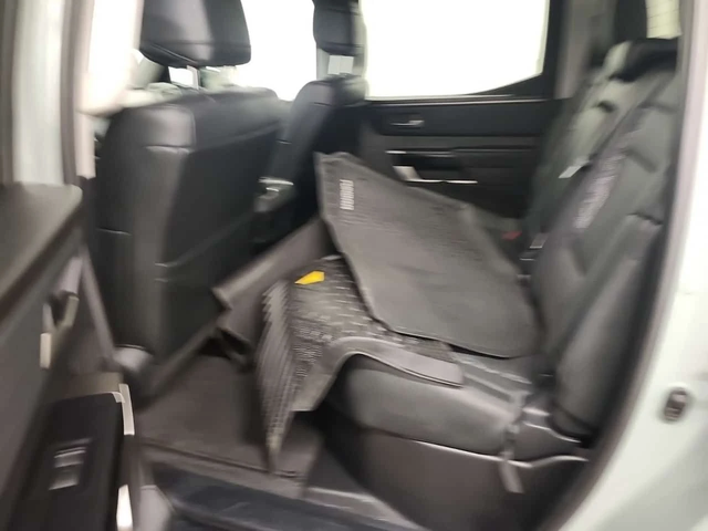 Toyota Tundra LIMITED CREW CAB SHORT BED * CARFAX * Без инцидент - автомобили, коли, обяви за нови и употребявани 9
