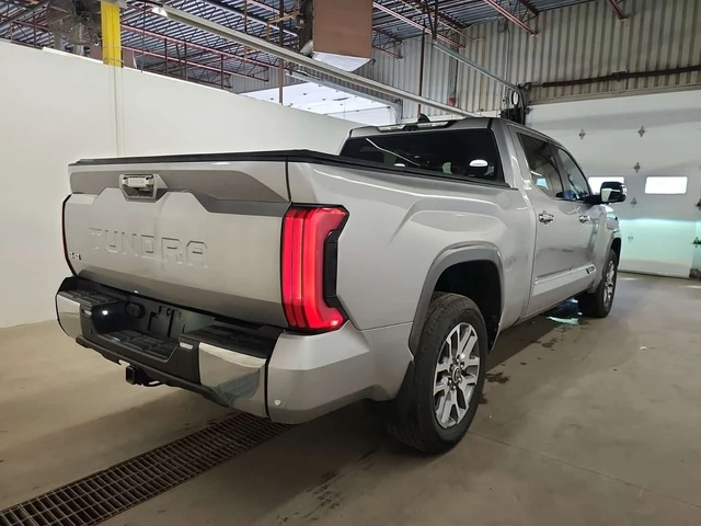 Toyota Tundra PLATINUM CREW CAB STD BED * CARFAX * Бeз инциденти - автомобили, коли, обяви за нови и употребявани 2