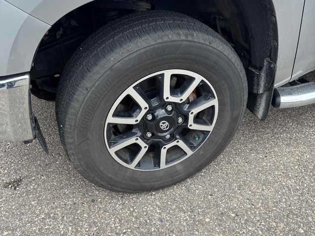 Toyota Tundra 5.7L 8cyl 4WD - автомобили, коли, обяви за нови и употребявани 6