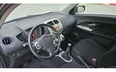 Toyota Urban Cruiser 1.4D4d AWD/KLIMATRONIK - автомобили, коли, обяви за нови и употребявани 8
