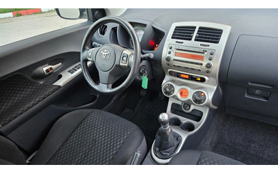 Toyota Urban Cruiser 1.4D4d AWD/KLIMATRONIK - автомобили, коли, обяви за нови и употребявани 9