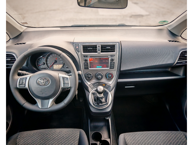 Toyota Verso 1.4 D-4D - автомобили, коли, обяви за нови и употребявани 10
