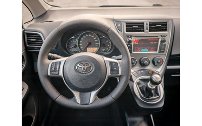 Toyota Verso 1.4 D-4D - автомобили, коли, обяви за нови и употребявани 9