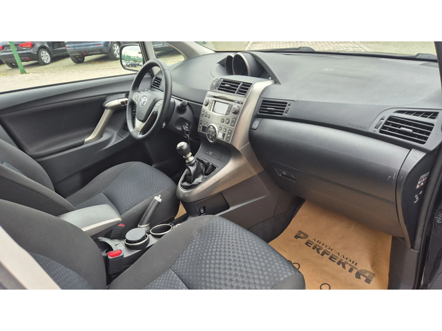 Toyota Verso 2.0 диз 7места 127к.с. - автомобили, коли, обяви за нови и употребявани 13