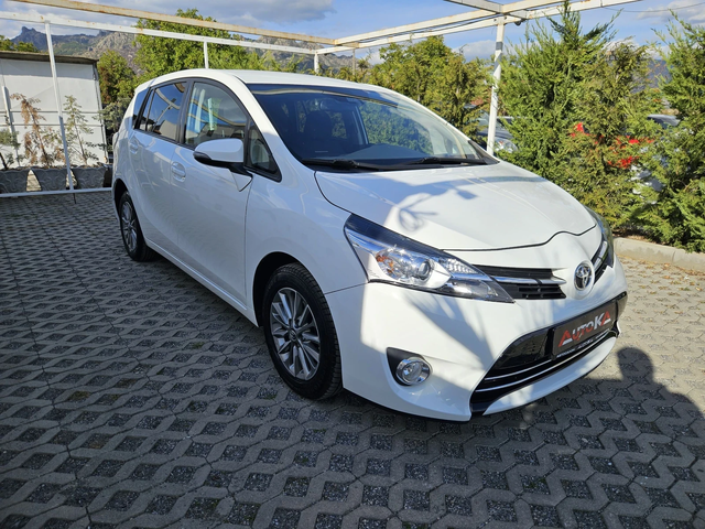 Toyota Verso 1.6D4d-112kc= 6СКОРОСТИ= КАМЕРА= LINE ASSIST - автомобили, коли, обяви за нови и употребявани 1