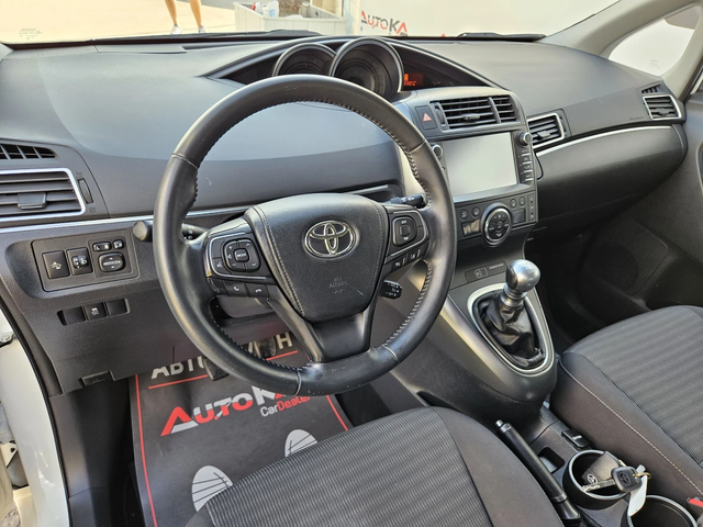 Toyota Verso 1.6D4d-112kc= 6СКОРОСТИ= КАМЕРА= LINE ASSIST - автомобили, коли, обяви за нови и употребявани 7
