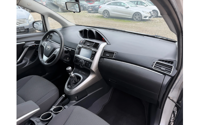 Toyota Verso 1.6 D - автомобили, коли, обяви за нови и употребявани 12