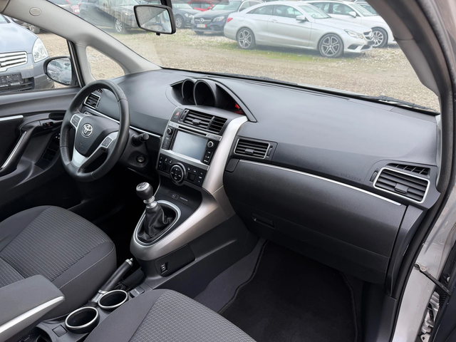 Toyota Verso 1.6 D - автомобили, коли, обяви за нови и употребявани 12