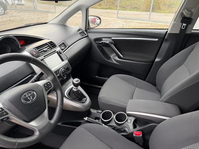 Toyota Verso 1.6 D - автомобили, коли, обяви за нови и употребявани 5