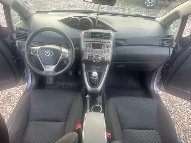 Toyota Verso 2.0D4D 126kc FACE - автомобили, коли, обяви за нови и употребявани 9