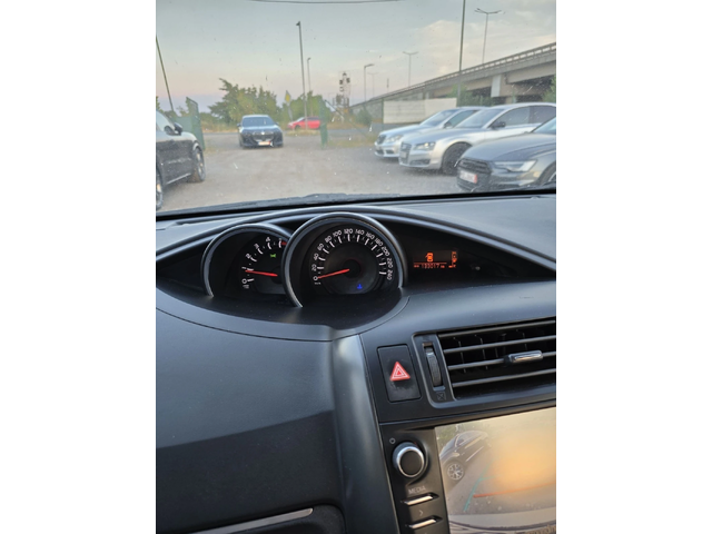 Toyota Verso - автомобили, коли, обяви за нови и употребявани 8