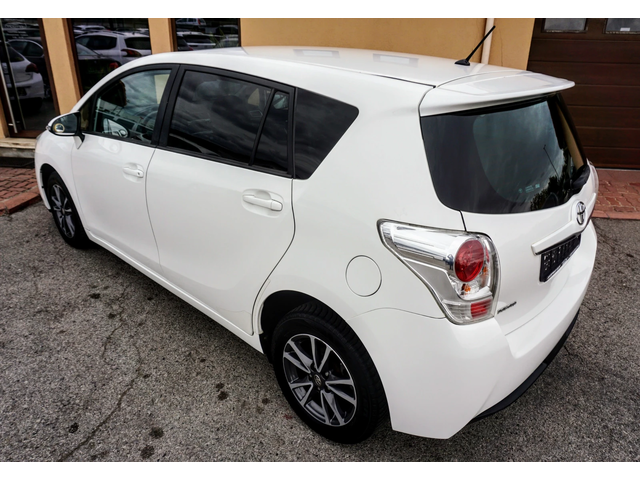 Toyota Verso 2.0D ACTIVE - автомобили, коли, обяви за нови и употребявани 3