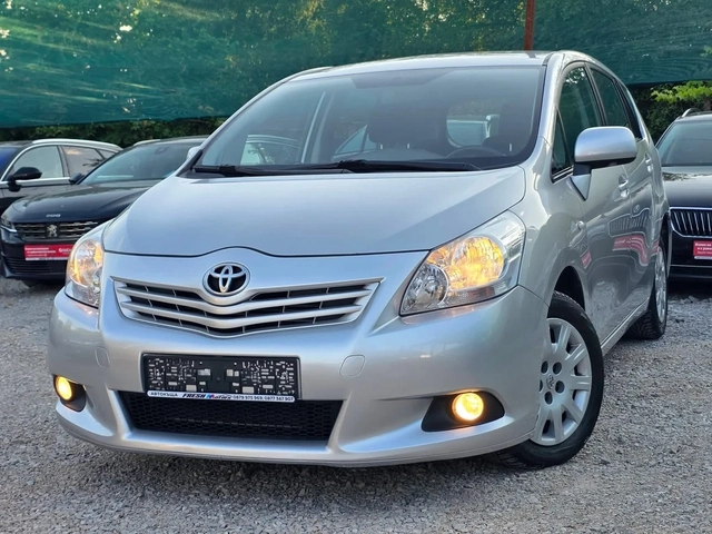 Toyota Verso 2.0D4D 126K.C. / КЛИМАТРОНИК / ТЕМПОМАТ / - автомобили, коли, обяви за нови и употребявани 0