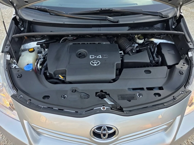 Toyota Verso 2.0D4D 126K.C. / КЛИМАТРОНИК / ТЕМПОМАТ / - автомобили, коли, обяви за нови и употребявани 14