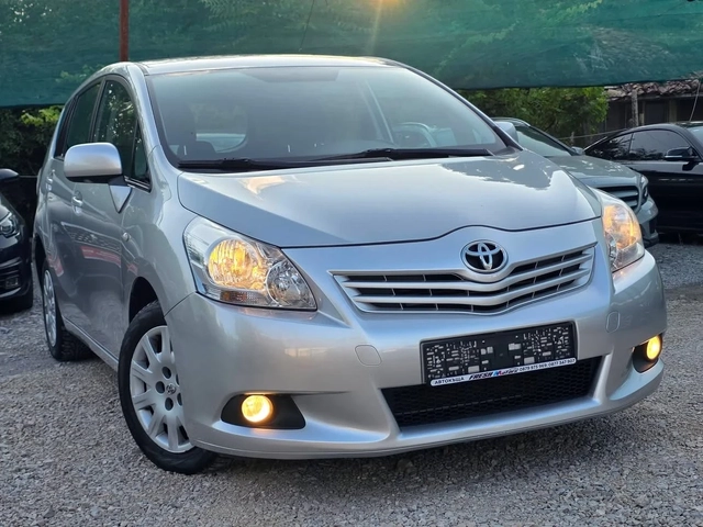 Toyota Verso 2.0D4D 126K.C. / КЛИМАТРОНИК / ТЕМПОМАТ / - автомобили, коли, обяви за нови и употребявани 1