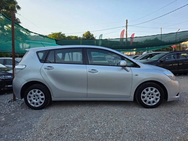 Toyota Verso 2.0D4D 126K.C. / КЛИМАТРОНИК / ТЕМПОМАТ / - автомобили, коли, обяви за нови и употребявани 5